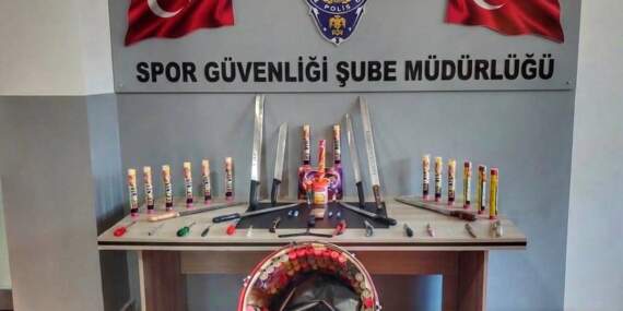 Süper Lig ekibinin taraftar otobüsünden cephanelik çıktı: Döner bıçağı, satır, sis bombası