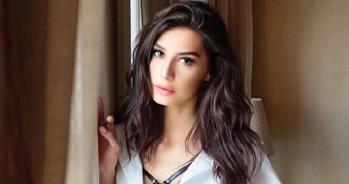 Burcu Kıratlı’nın isimsiz çiçeği heyecanlandırdı? Yoksa yeni bir aşk mı doğuyor?