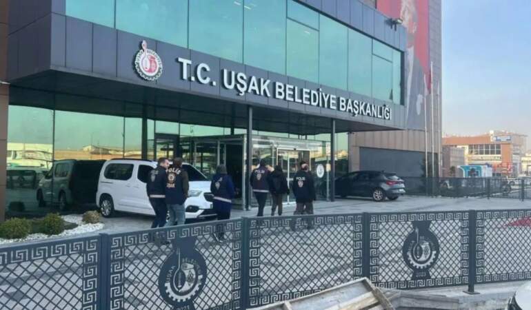 Uşak Belediyesi’ne ikinci dalga operasyon: 25 kişi gözaltında