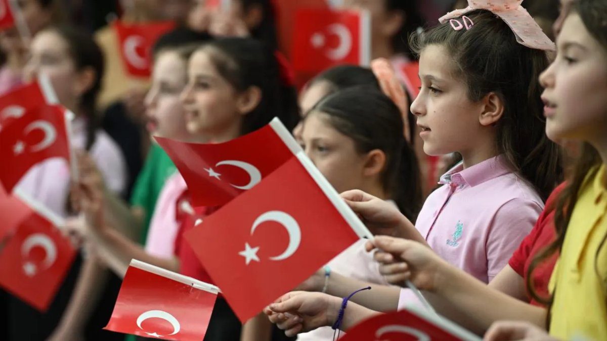 24 Nisan tatil mi? 24 Nisan Cuma okullar, hastaneler ve bankaların çalışma durumu ne?