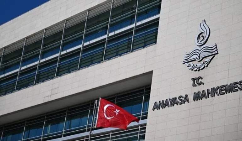 AYM’den 11 siyasi parti hakkında karar