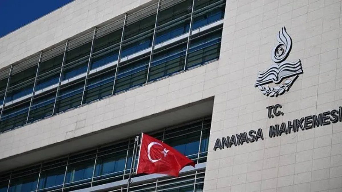 AYM’den 11 siyasi parti hakkında karar