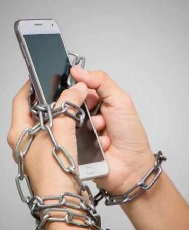 Onlar şarjı %5’e düşünce panik atak geçiriyor! İşte telefon bağımlısı burçlar