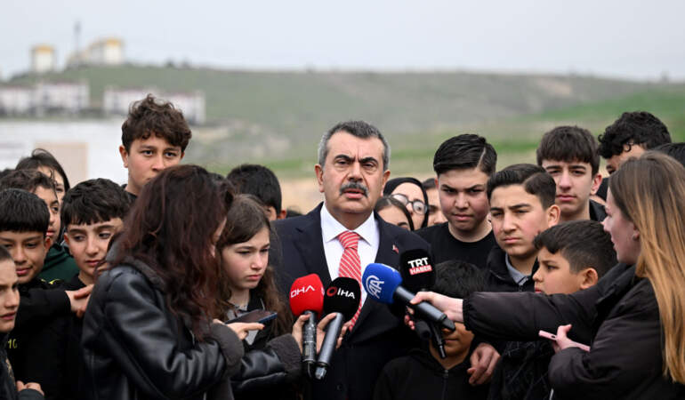 Bakan Tekin’den okul saldırıları açıklaması: Karanlık yapılar, provokatif şeyler yapıyorlar