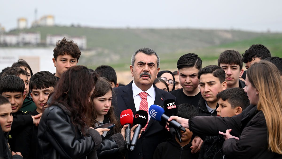 Bakan Tekin’den okul saldırıları açıklaması: Karanlık yapılar, provokatif şeyler yapıyorlar