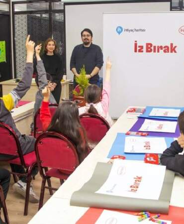 Türk Henkel’den anlamlı adım: ‘İz Bırak’ projesi orman yangınlarının yaralarını sarmak için İzmir’de