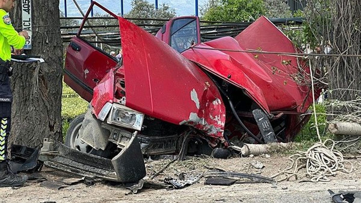 İzmir’de feci kaza: 2 ölü, 2 yaralı