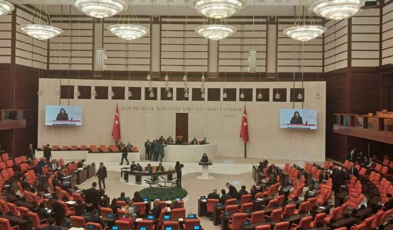 TBMM’de kabul edilerek yasalaştı: Doğum izni 24 haftaya çıkarıldı