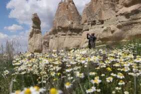 Turlar iptal edildi, turistler rotayı değiştirdi! Kapadokya’da bahar renkleri coşuyor