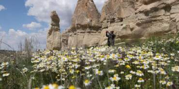 Turlar iptal edildi, turistler rotayı değiştirdi! Kapadokya’da bahar renkleri coşuyor
