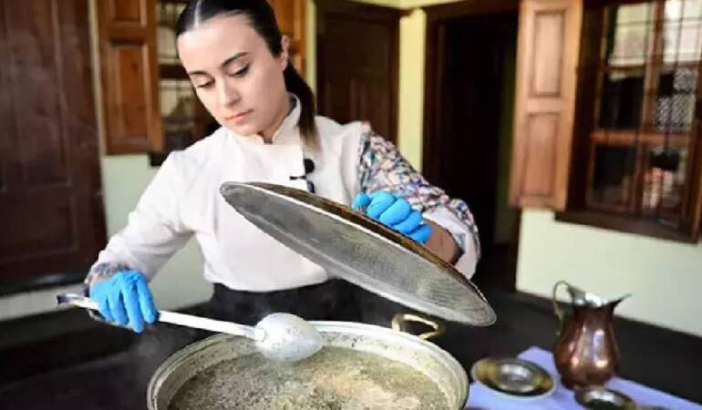 Pilav desen değil, sarma desen hiç değil! Köy mutfağından çıkan lezzet: Sarma aşı