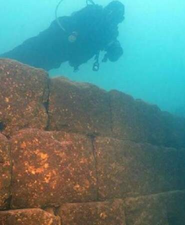 Van Gölü’nün dibindeki 3 bin yıllık gizem: Urartu Kalesi gün yüzüne çıktı!