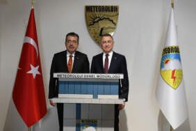 Fuat Oktay meteorolojik balonu gökyüzüne gönderdi