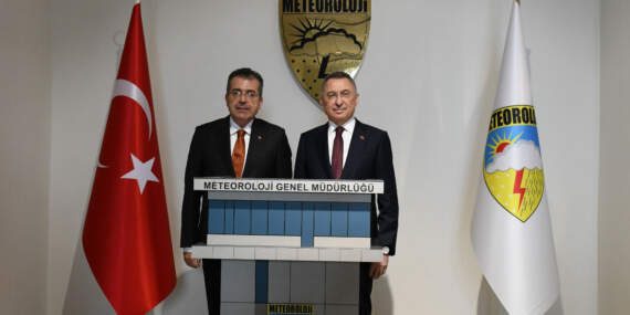 Fuat Oktay meteorolojik balonu gökyüzüne gönderdi