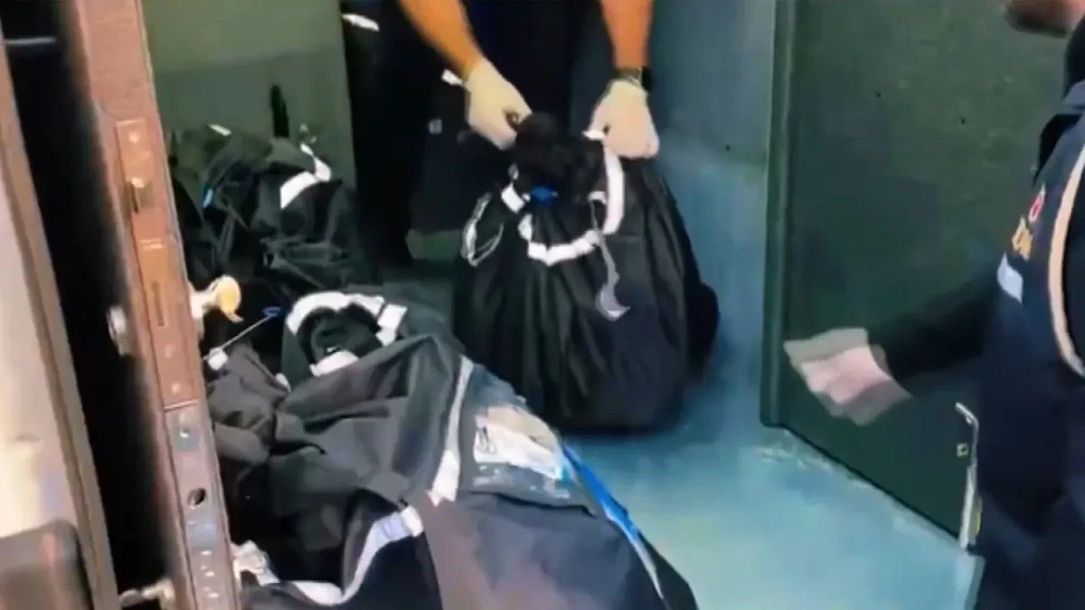 Durdurulan araçtan servet çıktı: 590 milyon TL’lik kaçak altın ve döviz yakalandı