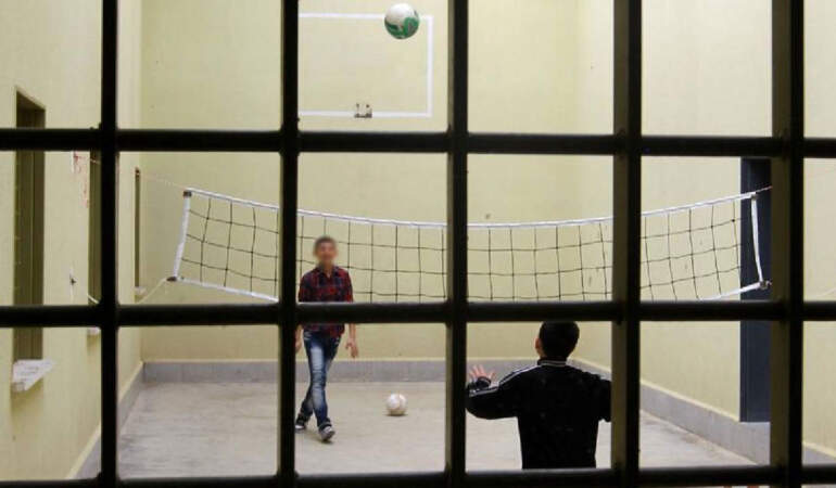 Binlerce çocuk demir parmaklıklar ardında: Son 10 yılda yüzde 120 arttı