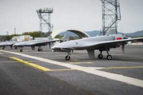 Baykar’dan dünyada bir ilk! K2 ve Sivrisinek’ten yapay zeka destekli otonom sürü uçuşu