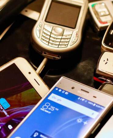 Bir köşede bekletiyorsanız çok şanslısınız: Eski telefonlar servet değerine ulaştı