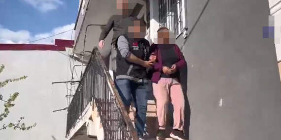 26 yıllık firari yatak odasından çıktı: Gizli bölme yapmış