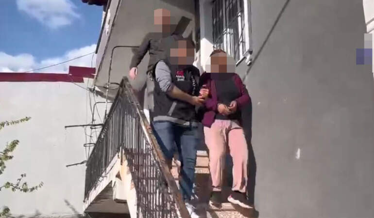 26 yıllık firari yatak odasından çıktı: Gizli bölme yapmış