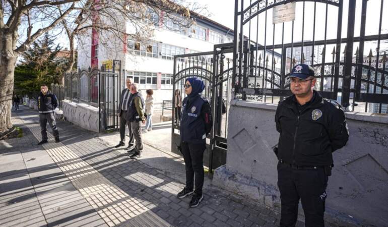 İçişleri Bakanlığı’ndan 81 ile kritik genelge: Okullarda ‘x-ray, turnike ve panik butonu’ dönemi başladı