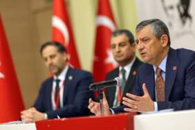 Özel’den Belediye Başkanları Buluşması’nda ‘seçim’ mesajı: Sandık en geç 2028’in haziranında açılacak