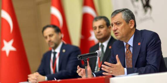 Özel’den Belediye Başkanları Buluşması’nda ‘seçim’ mesajı: Sandık en geç 2028’in haziranında açılacak