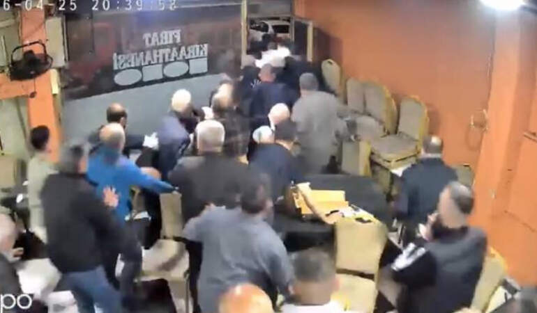 Sultangazi’de araç sesi paniği: Müşteriler deprem sanıp dışarı kaçtı