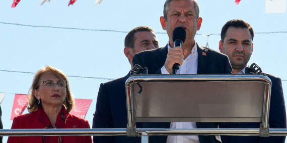 Özgür Özel Sakarya’dan seslendi: Garantiyi yandaşa değil, çiftçiye vereceğiz