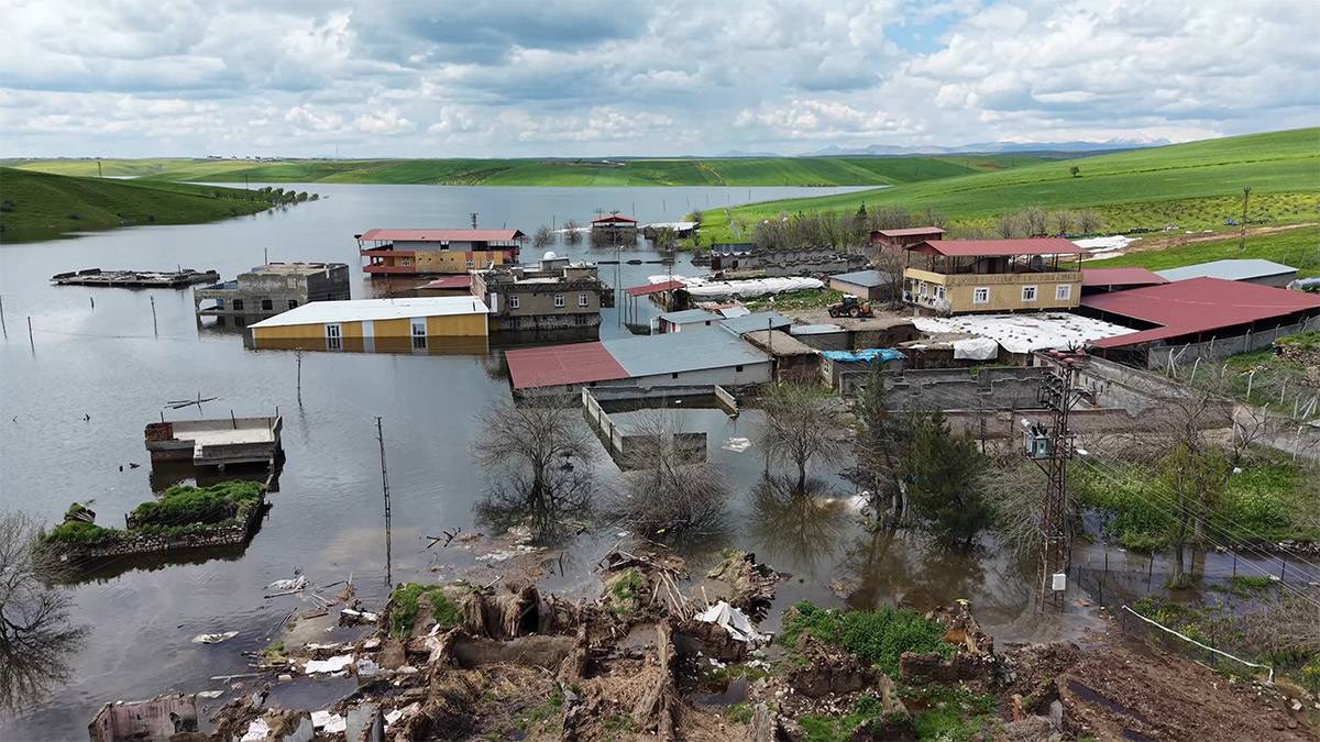 Yer Diyarbakır: Baraj kapakları açıldı, bir mahalle sular altında kaldı