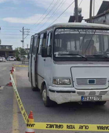 Mersin’de acı olay! Minibüsü park etmek isteyen baba 2 yaşındaki oğluna çarptı