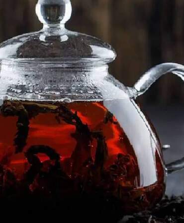 Çayınız hem taze kalsın hem lezzeti artsın! Çay suyuna bir miktar eklemek yeterli