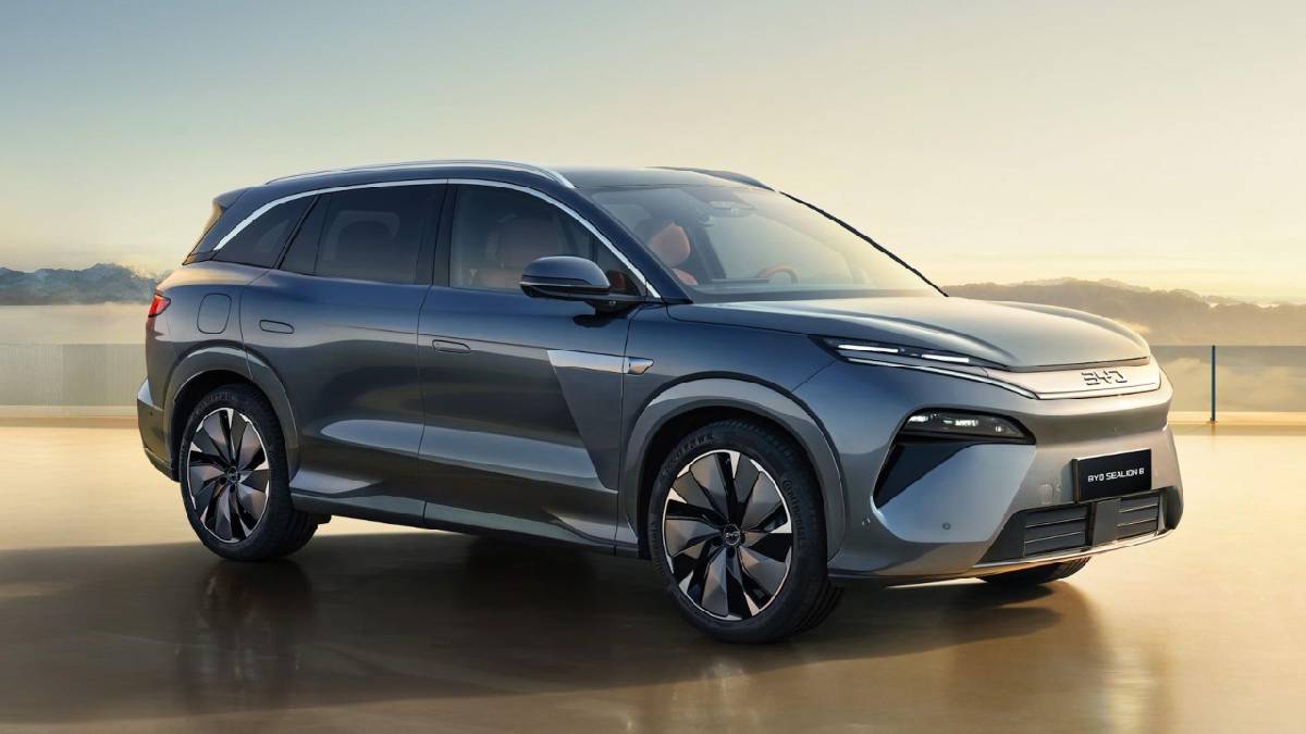 900 km menzille yollara çıkacak: Karşınızda yeni BYD Seailon 08!