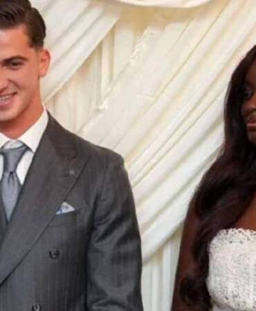 Bertuğ Yıldırım eşiyle fotoğraflarını kaldırdı! Evlilikte kriz mi var?