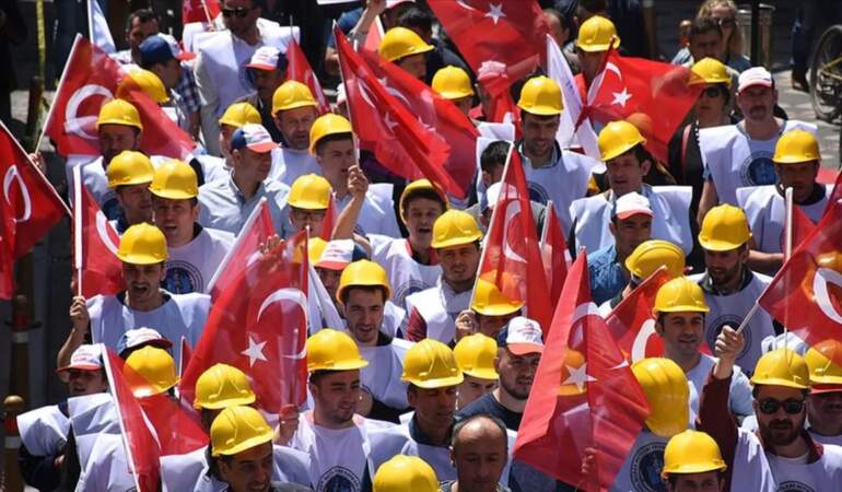 Öğrenci ve veliler dikkat: 30 Nisan Perşembe okullar tatil mi? İşte 1 Mayıs mesai düzeni