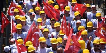 Öğrenci ve veliler dikkat: 30 Nisan Perşembe okullar tatil mi? İşte 1 Mayıs mesai düzeni