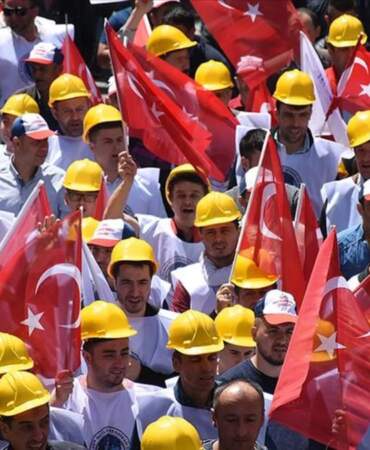 Öğrenci ve veliler dikkat: 30 Nisan Perşembe okullar tatil mi? İşte 1 Mayıs mesai düzeni