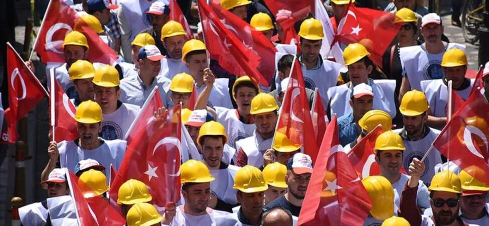 Öğrenci ve veliler dikkat: 30 Nisan Perşembe okullar tatil mi? İşte 1 Mayıs mesai düzeni