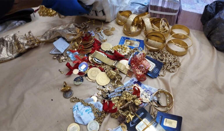 Konya’da tefecilere şafak operasyonu: Milyonluk ziynet ve nakit para ele geçirildi