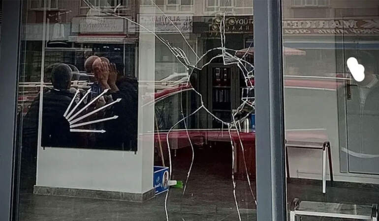 CHP ilçe binasına taşlı saldırı: Şüpheli tutuklandı