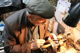 Teknolojiye güvenmedi kendi makinesini yaptı! 55 yıldır üretime devam ediyor