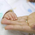 Doğum iznini 24 haftaya çıkaran düzenleme yasalaştı