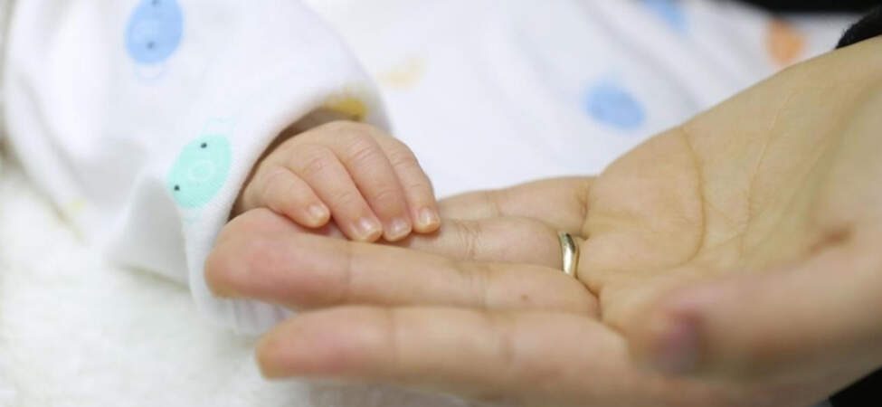 Doğum iznini 24 haftaya çıkaran düzenleme yasalaştı