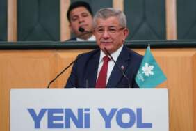 Davutoğlu’ndan Erdoğan’a KHK’lı ailelere ilişkin çağrı: Toplumsal barış iklimi yakalayalım, siz yaparsanız bu işler yürüyor