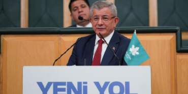 Davutoğlu’ndan Erdoğan’a KHK’lı ailelere ilişkin çağrı: Toplumsal barış iklimi yakalayalım, siz yaparsanız bu işler yürüyor