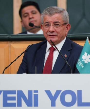Davutoğlu’ndan Erdoğan’a KHK’lı ailelere ilişkin çağrı: Toplumsal barış iklimi yakalayalım, siz yaparsanız bu işler yürüyor