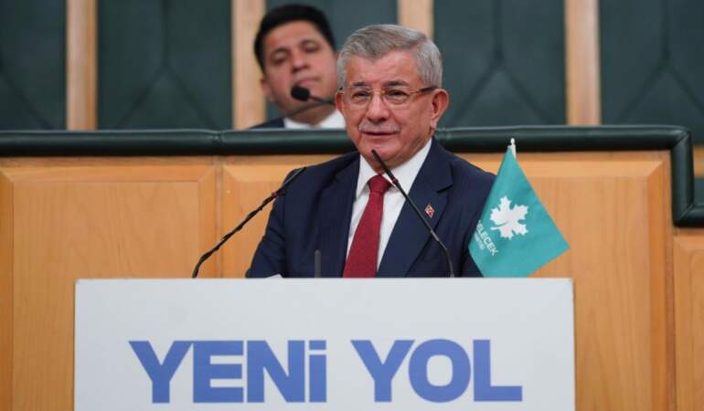 Davutoğlu’ndan Erdoğan’a KHK’lı ailelere ilişkin çağrı: Toplumsal barış iklimi yakalayalım, siz yaparsanız bu işler yürüyor