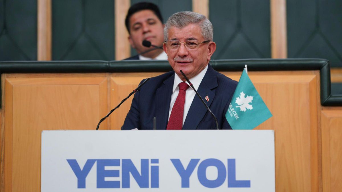 Davutoğlu’ndan Erdoğan’a KHK’lı ailelere ilişkin çağrı: Toplumsal barış iklimi yakalayalım, siz yaparsanız bu işler yürüyor