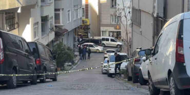 Kağıthane’de polisin açtığı uyarı ateşi kaldırımdaki berbere geldi! Hayati tehlikesi sürüyor