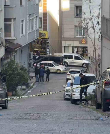 Kağıthane’de polisin açtığı uyarı ateşi kaldırımdaki berbere geldi! Hayati tehlikesi sürüyor